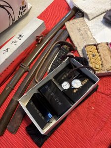 Read more about the article 姫路市　日本刀（軍刀）、勲章、懐中時計、古い手紙、古書の買取りありがとうございました
